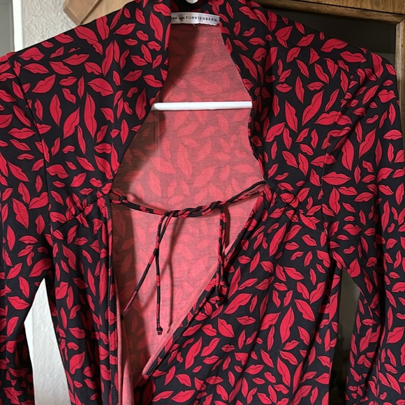 ♥️… DIANE VON FURSTENBERG DVF MIDNIGHT RED KISS GILDRED DRESS - Picture 7 of 7